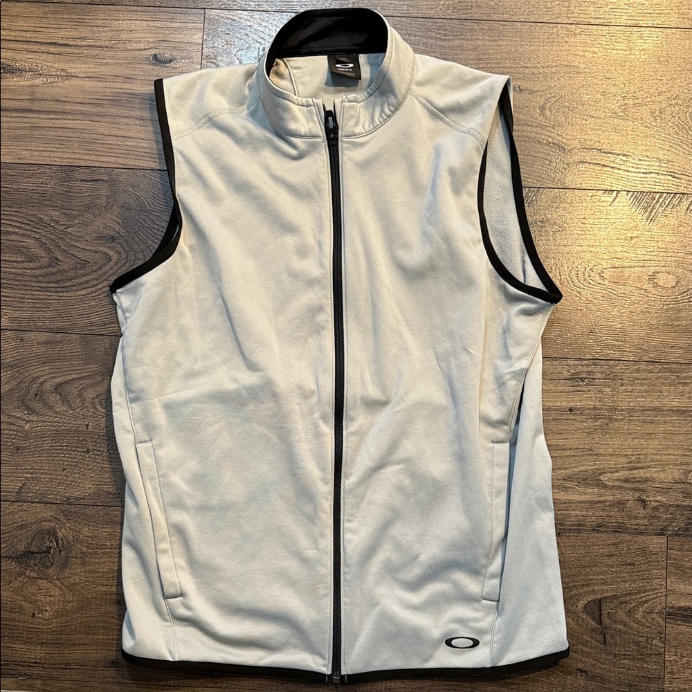 Men’s Oakley Gray and Black Zip-Up Vest
